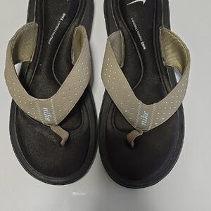 Nike Taupe and Black Flip Flops with Perforated Straps Size 8 EUC